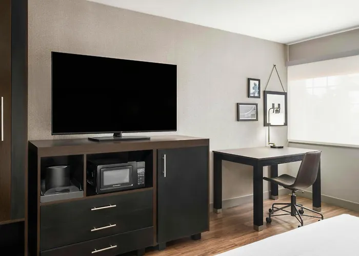 Hotel Four Points By Sheraton 3*